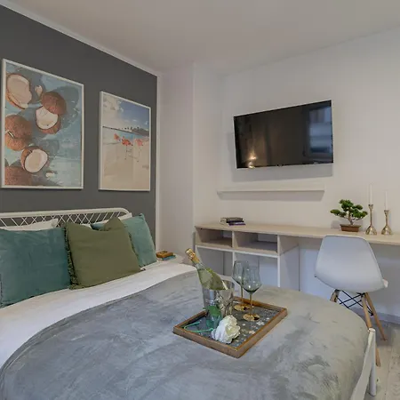 Stylish 2Br In Piata Universitatii, Steps To Cismigiu Park Bucharest Exterior photo