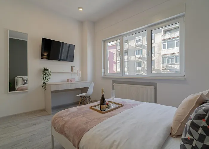 Stylish 2Br In Piata Universitatii, Steps To Cismigiu Park