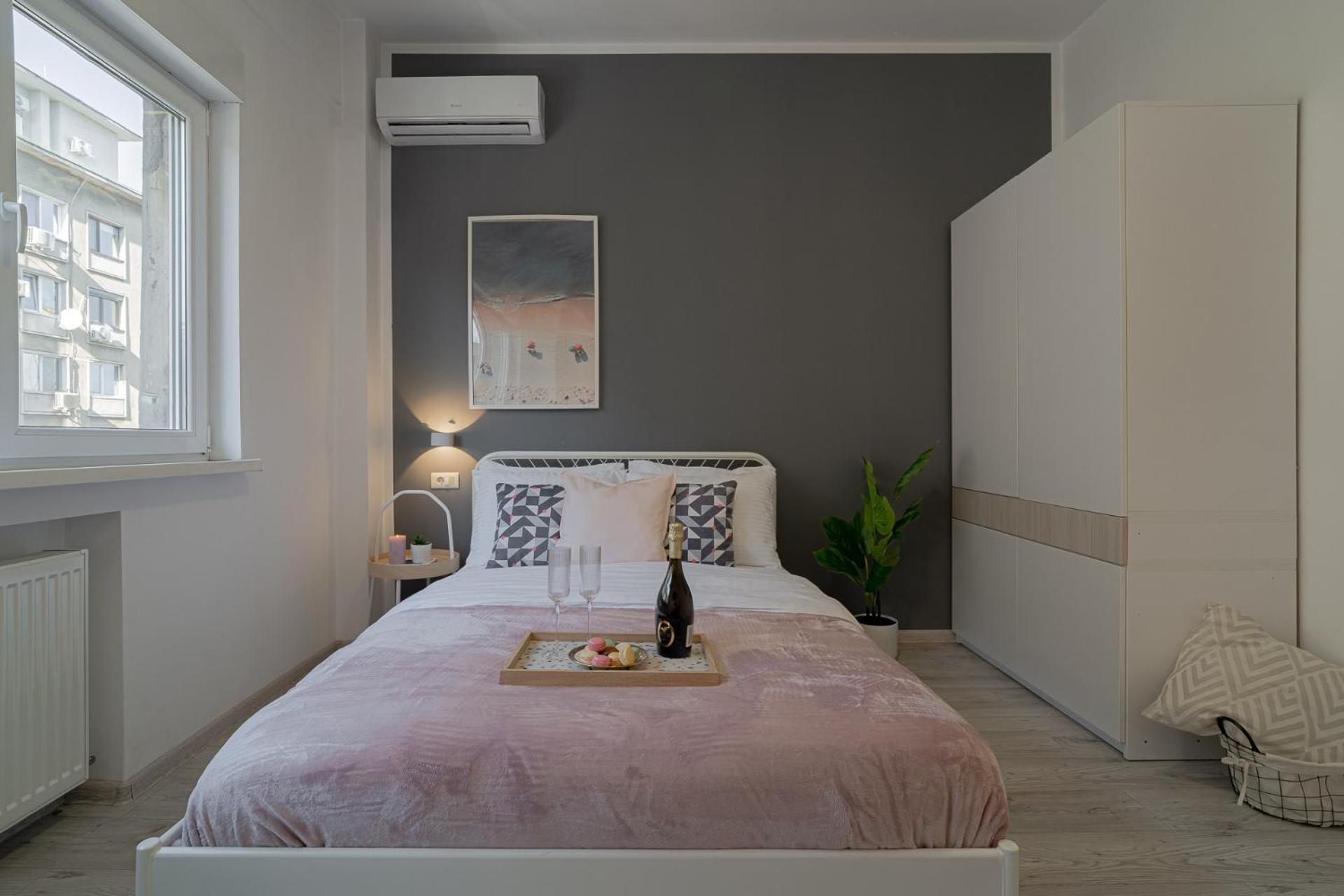 Apartament Stylish 2br In Piata Universitatii, Steps To Cismigiu Park *