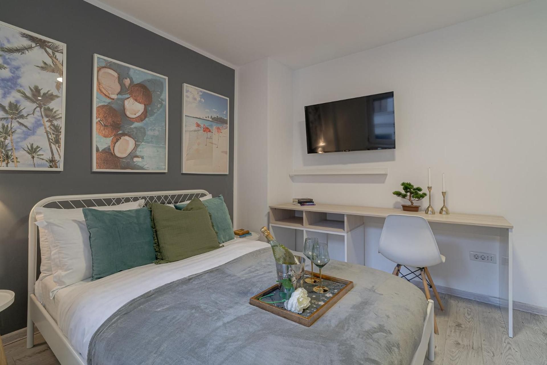 Apartament Stylish 2br In Piata Universitatii, Steps To Cismigiu Park *