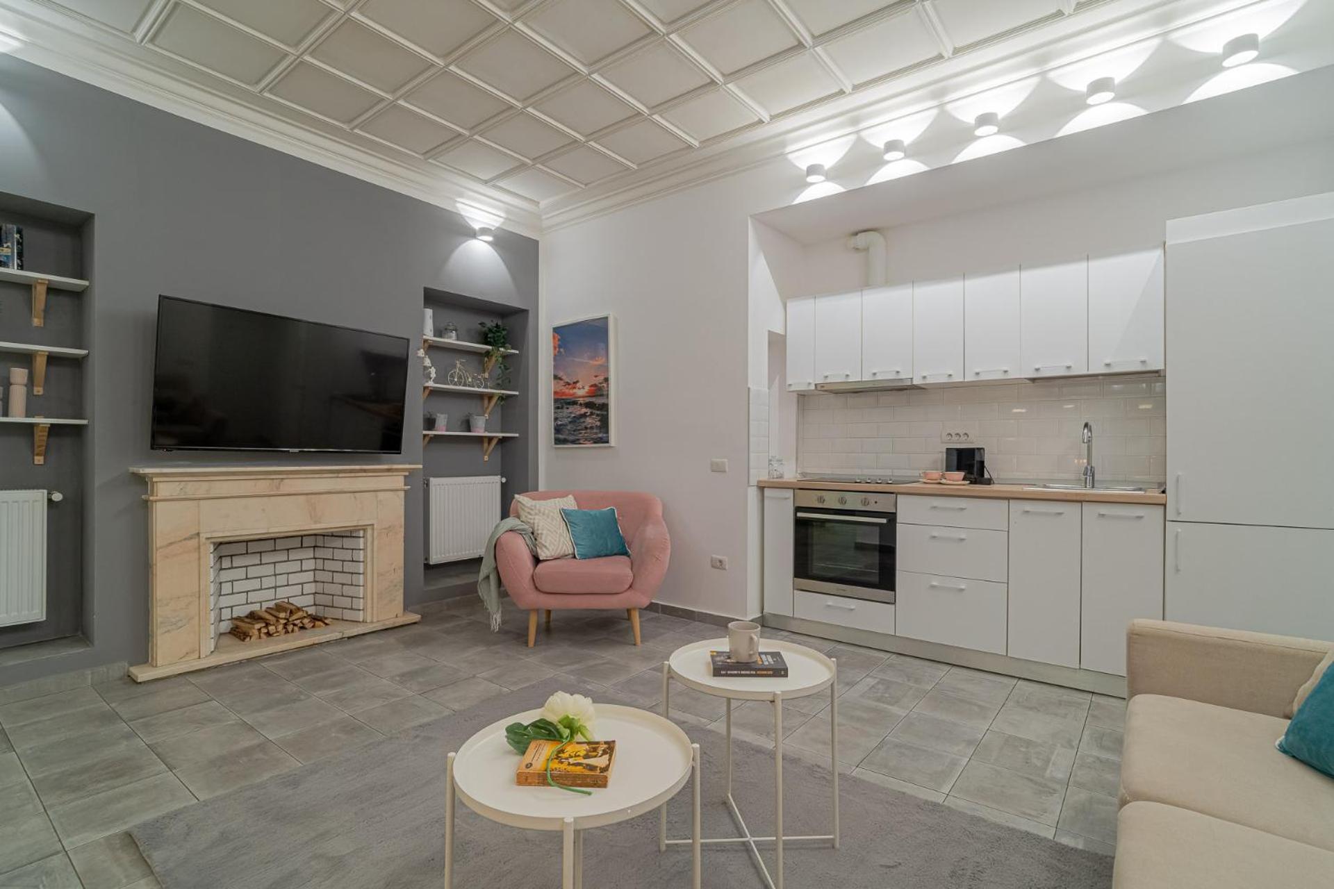 Stylish 2br In Piata Universitatii, Steps To Cismigiu Park *