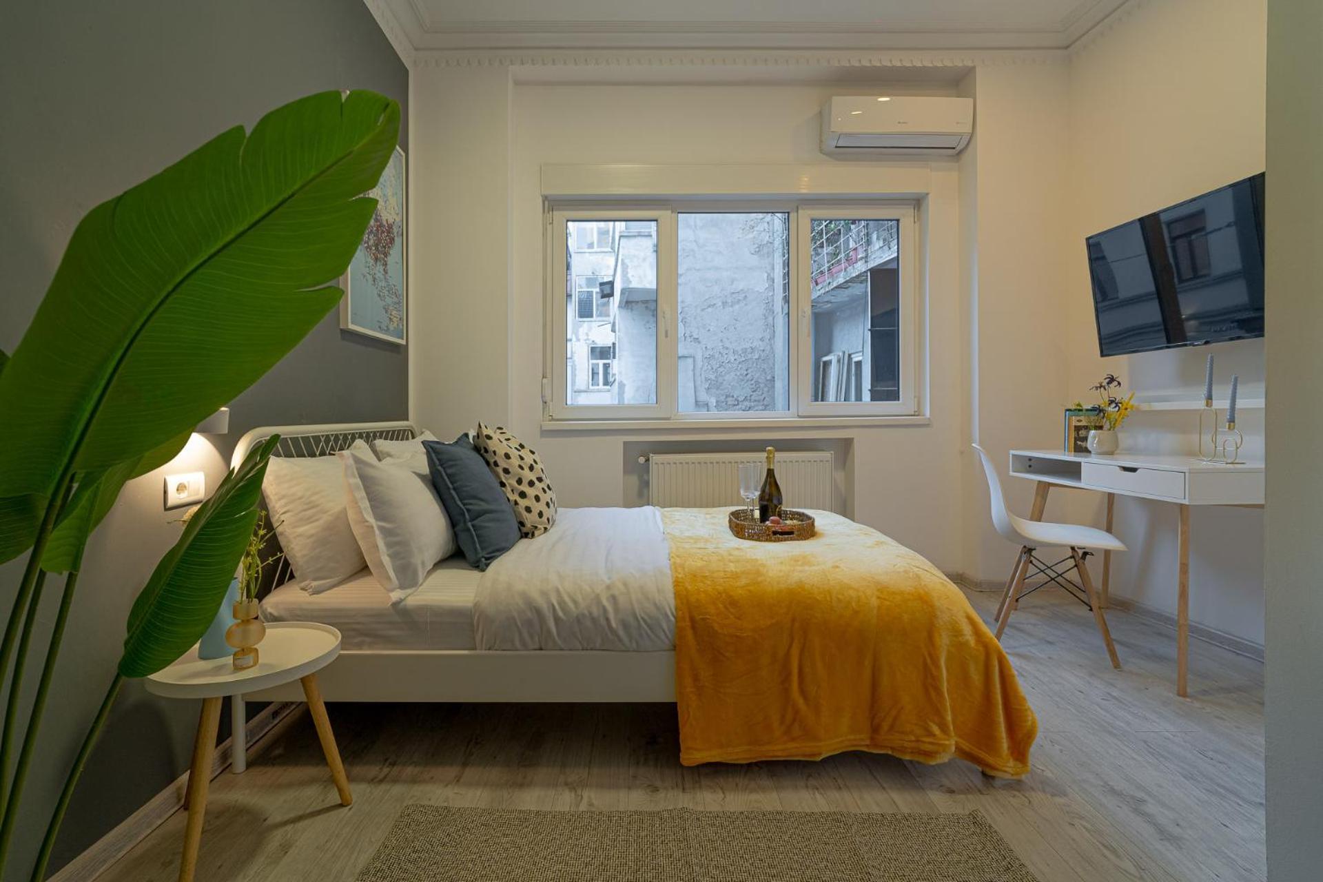 Stylish 2br In Piata Universitatii, Steps To Cismigiu Park Bucureşti