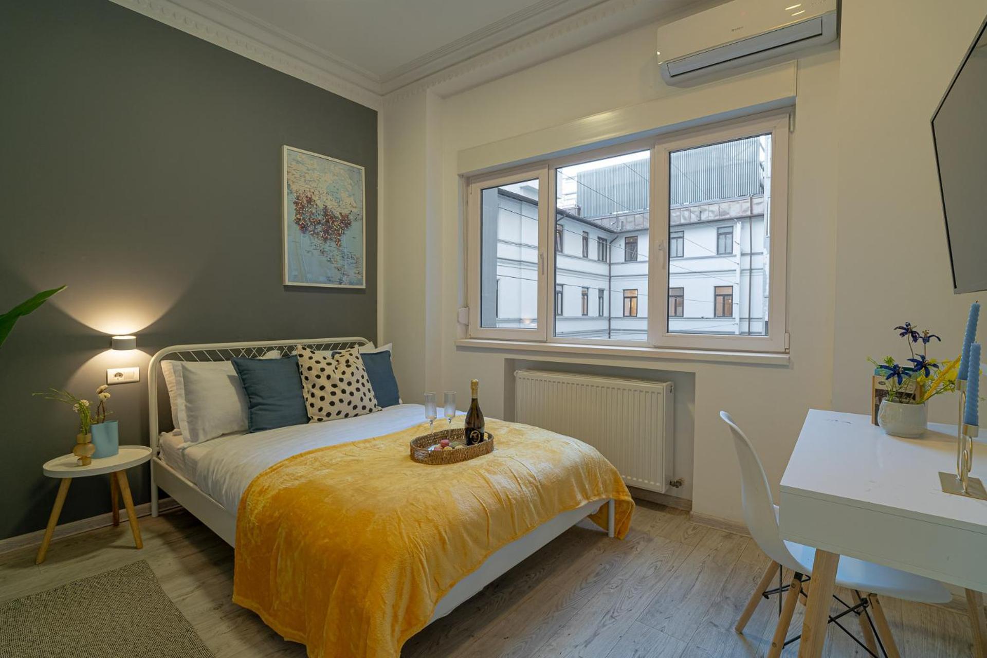 Stylish 2br In Piata Universitatii, Steps To Cismigiu Park Bucureşti